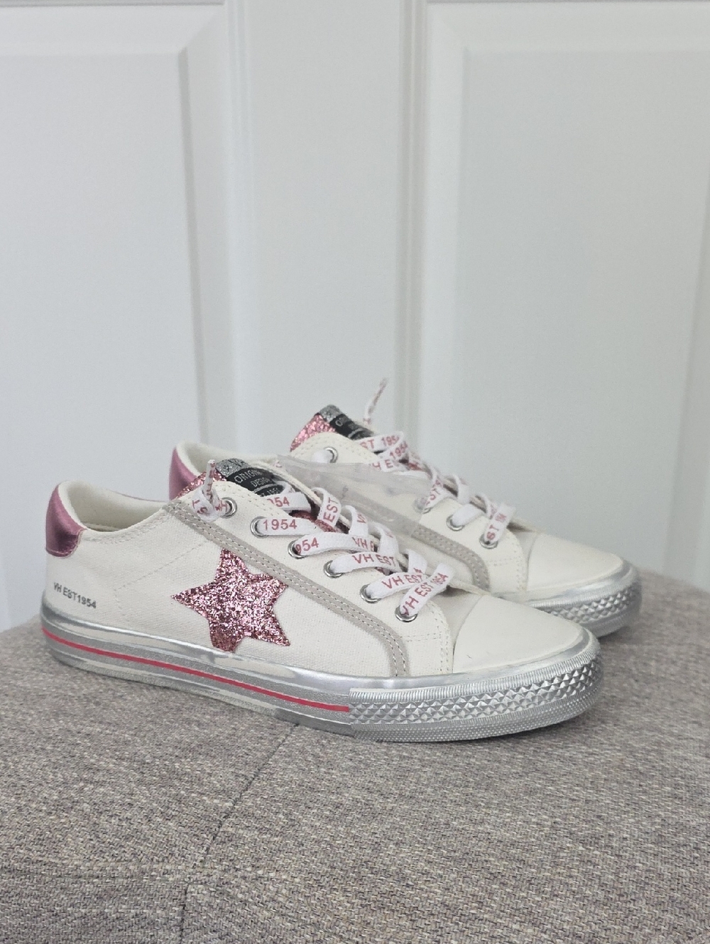 Vintage Havana Alive White Sneakers with Pink Glitter Star/Silver Trim Size 7.5